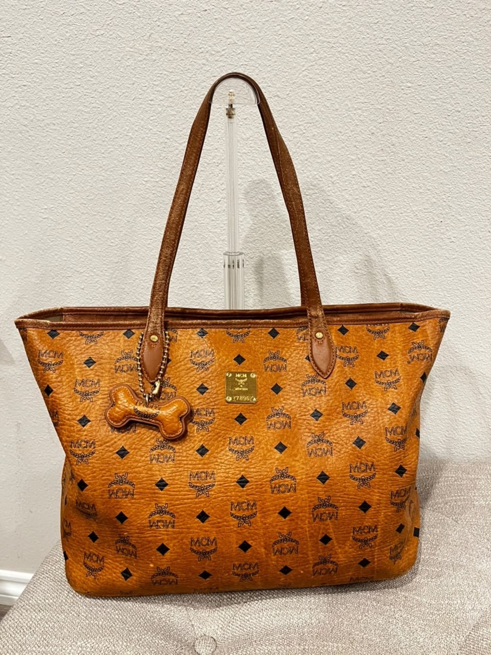MCM VISETOS TOTE BAG.